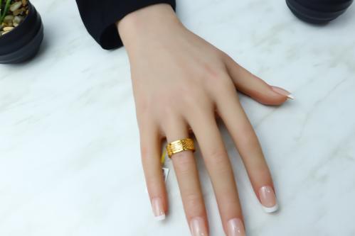 دبلة ذهب عيار 21 نقش مميز وزن 2.31 جرام