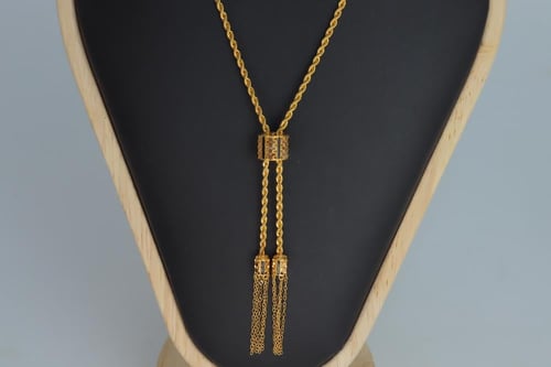 سبحة ذهب عيار 21 مطعمة بالميناء الاسود بوزن 5.4 جر...