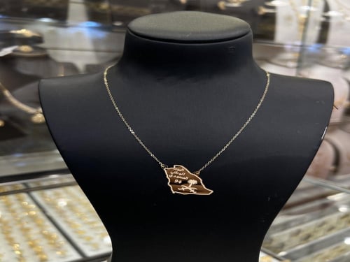 عقد ذهب اليوم الوطني عيار 18 بوزن 0.8 جرام