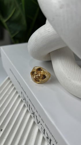 خاتم ذهب عيار 21 بتصميم وردة الكوين الفاخرة بوزن 2...