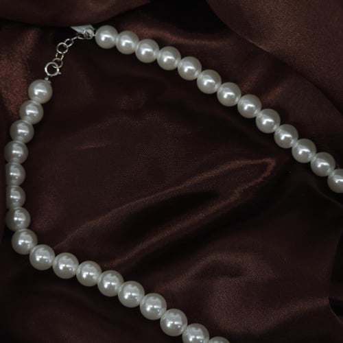 عقد مطعم بالؤلؤ الزراعي الماسي مزين بحبات الذهب ال...