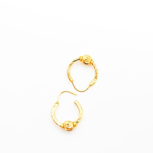 حلق ذهب صغير عيار 21 وزن 1.37 جرام