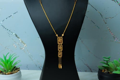 سبحة ذهب عيار 21 تصميم الوردة بشكل السبائك وزن 2.4...