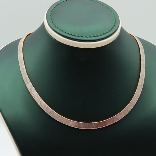 عقد واسوارة ذهب بتصميم الحرير عيار 21 يلبس وجهين و...