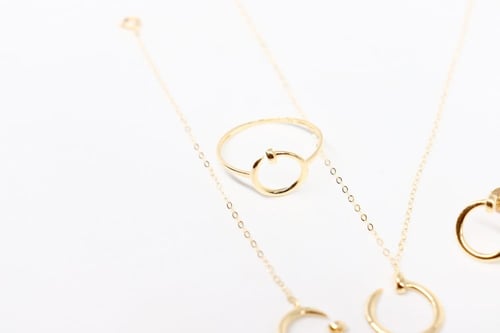 طقم كارتير نواعم بناتي ذهب تصميم فاخر لأطلالة فريد...