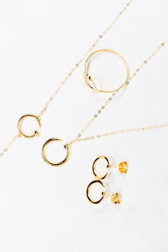 طقم كارتير نواعم بناتي ذهب تصميم فاخر لأطلالة فريد...