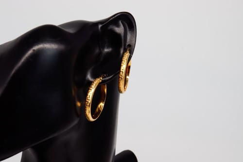 حلق ذهب تصميم فرزاتشي عيار 18 وزن 3.4 جرام