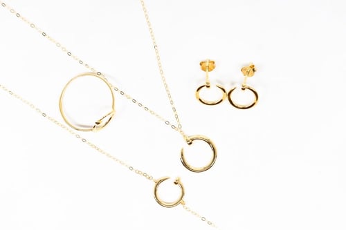 طقم كارتير نواعم بناتي ذهب تصميم فاخر لأطلالة فريد...