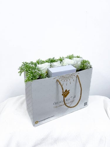 تغليف الاهداء (White Roses)