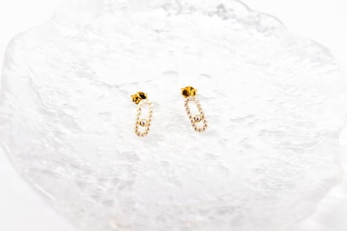 حلق ذهب عيار 18 المسيكاء تصميم الماسي