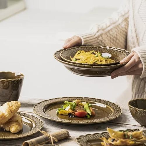 صحن تقديم عميق من السيراميك