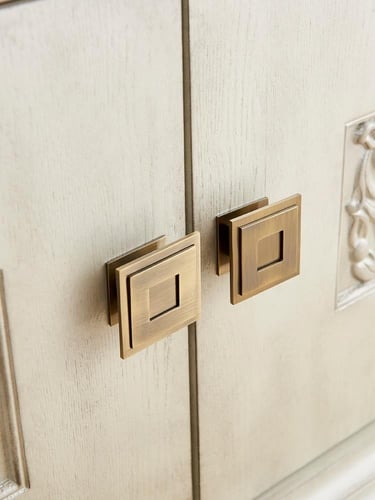 دولاب مدخل أبيض عريض – تصميم كلاسيك بلمسة صدفية (1...