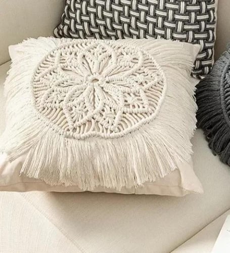 خدادية او مخدة او كوشن قماشيه للكنب او السرير