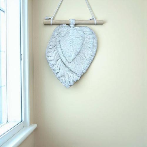 تعليقة مكرمية على شكل ورقة شجر استوائي – ديكور جدا...