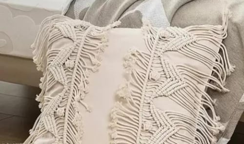 خدادية او مخدة او كوشن قماشيه للكنب او السرير