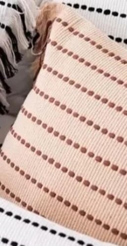 خدادية او مخدة او كوشن قماشيه للكنب او السرير