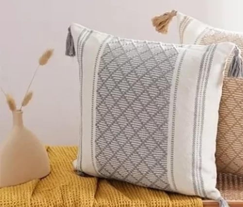 كوشن للديكور للكنب او السرير