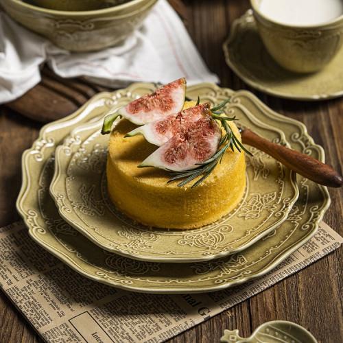 صحن سيراميك دائري بزخرفة فكتورية ورسمة حصان السيرك...