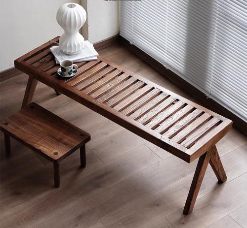 بانش او كرسي طويل من الخشب الطبيعي بسطح