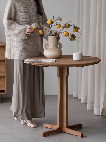 طاولة طعام من الخشب الطبيعي