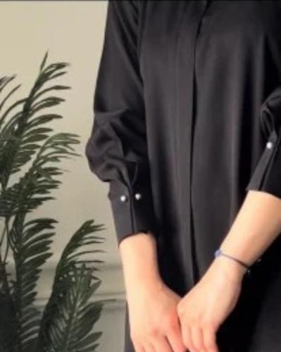 عبايه يوميه عمليه مزينه بكسره ولولو في الكم