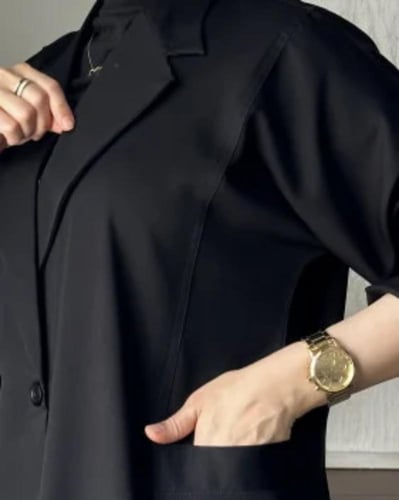 عبايه بليزر بطابع كاجوال مزوده بجيوب جانبي