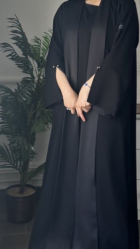 عبايه بياقه لمعه مع مرد داخلي