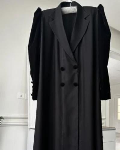 عبايه كريب اندونيسي مع اكمام مخمل مع طرحه طرف مخمل