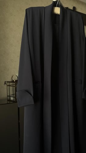 عبايه كحلي غامق جداً