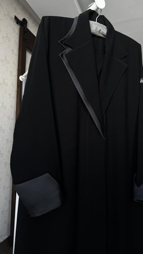 عبايه بليزر مقفله كامل بالطقطق