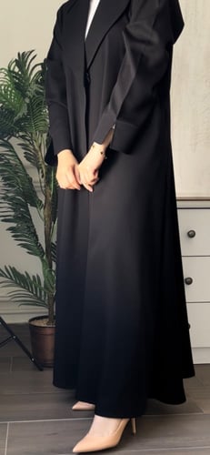 عبايه بياقه دائريه وكسره فالخلف