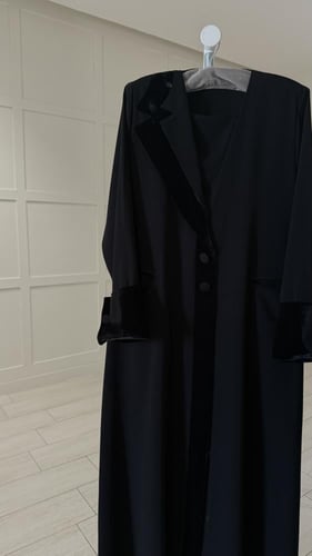 عبايه كريب اندونيسي مزينة بالمخمل