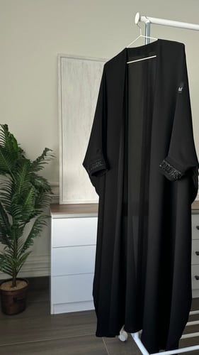 عبايه بشت حرير ياباني مزينه ب لولو فالاكمام