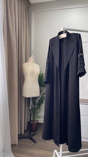 عبايه بطابع رسمي وكاجوال مع مرد داخلي ثابت فالعباي...