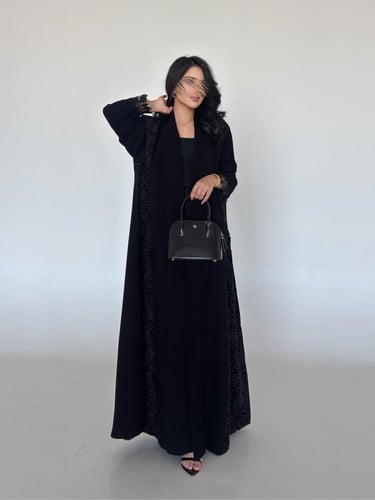 كريب سراميك سواد فاحم مع دانتيل مخمل رسميه ربع كلو...