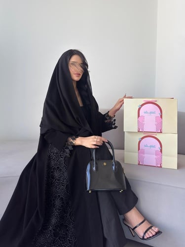 كريب سراميك سواد فاحم مع دانتيل مخمل رسميه ربع كلو...