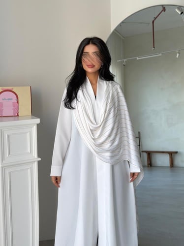 كريب لمار مع شال حرير تركي اوف وايت