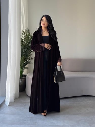 مخمل بني مع أكمام دانتيل نص كلوش