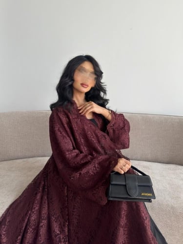 دانتيل مبطن عنابي