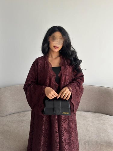 دانتيل مبطن عنابي