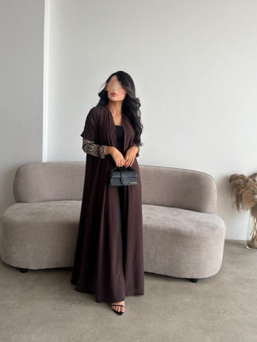 كريب مغسول بني الأكمام دانتيل