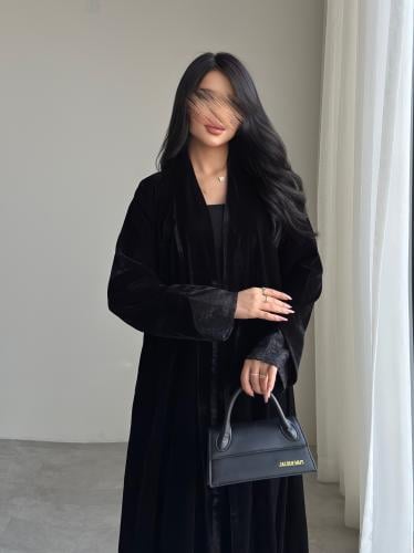 مخمل اسود مع أكمام دانتيل نص كلوش