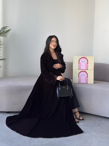 مخمل بني مع أكمام دانتيل نص كلوش