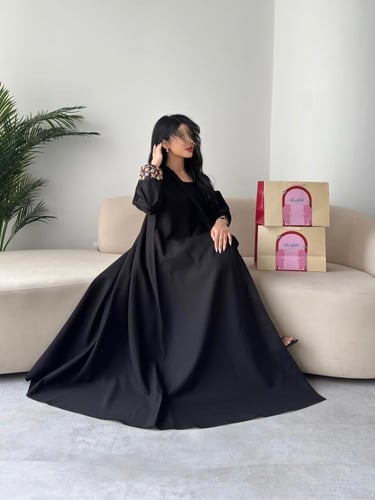 كريب لمار اسود مع كلفه أكمام وطرحه