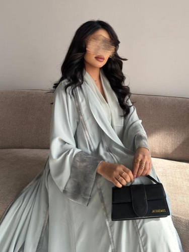 حرير كلوش مع تدخلات حرير مشجر تيفاني