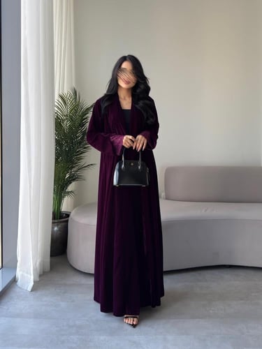 مخمل بنفسجي فاتح مع أكمام دانتيل نص كلوش