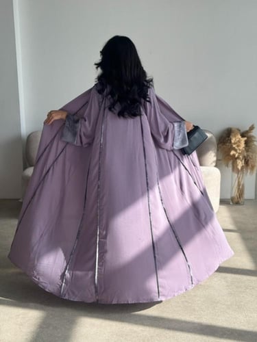 حرير كلوش مع تدخلات حرير مشجر موف فاتح