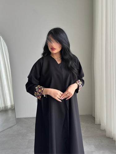 كريب لمار اسود مع كلفه أكمام وطرحه