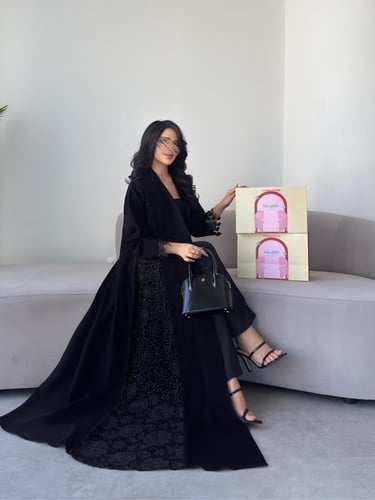 كريب سراميك سواد فاحم مع دانتيل مخمل رسميه ربع كلو...