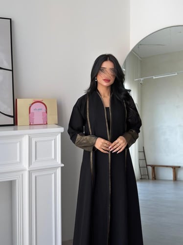 كريب لمار اسود مع حرير ملون لماع